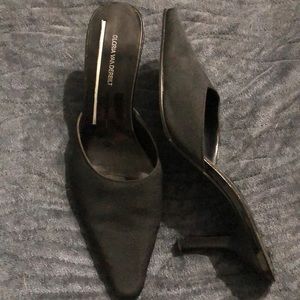 Gloria Vanderbilt black slides